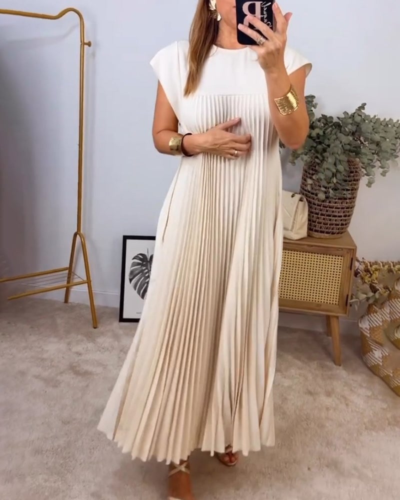 Elle | Timeless and comfortable pleated dress