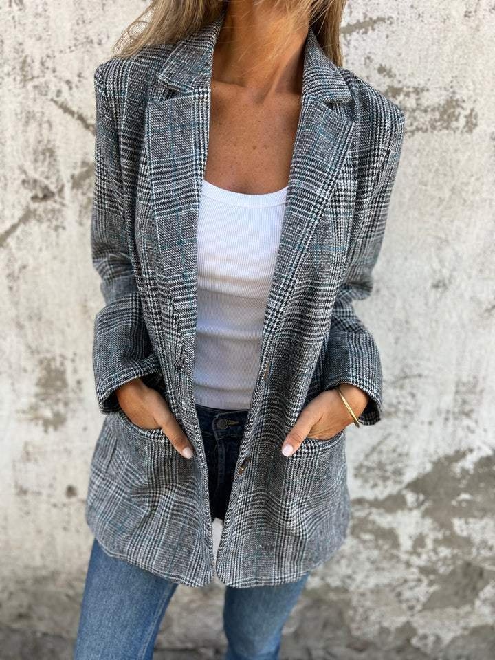 Elle | Stylish checkered blazer