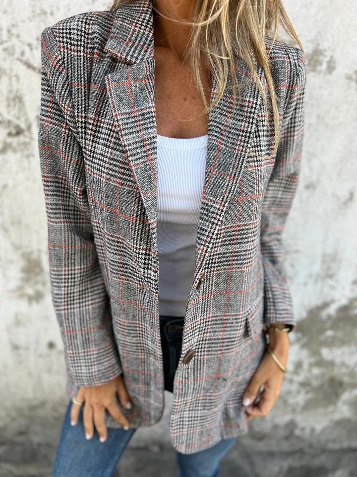 Elle | Stylish checkered blazer