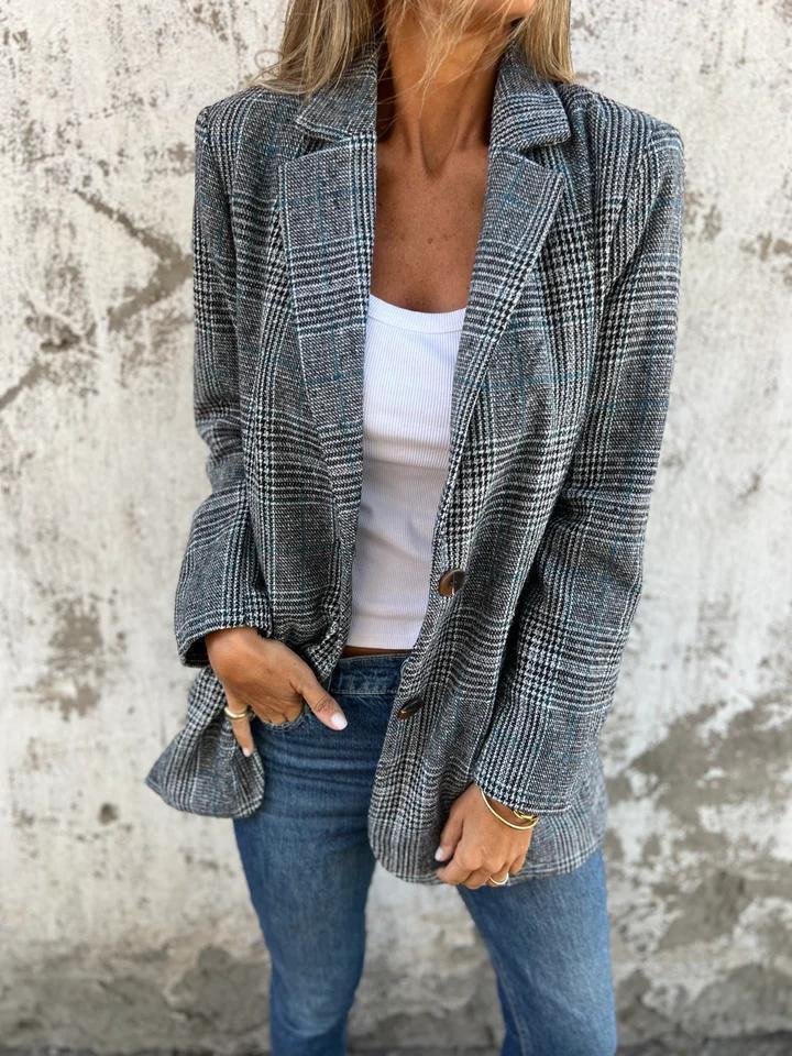 Elle | Stylish checkered blazer