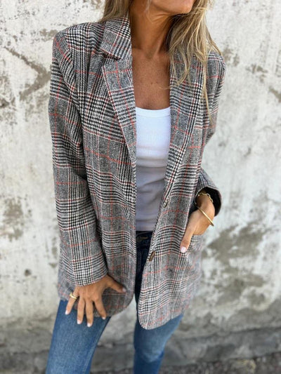 Elle | Stylish checkered blazer