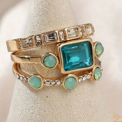 Ring set with blue crystals in vintage style